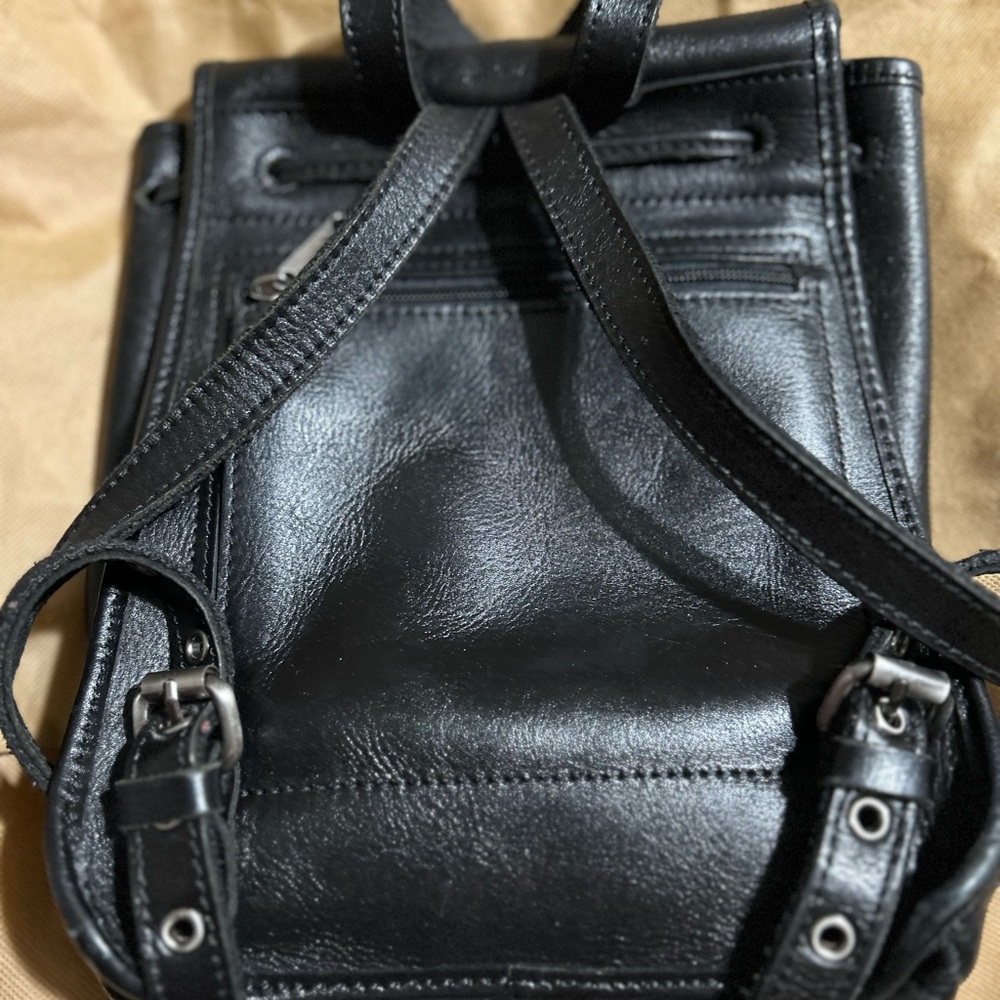 Patricia Nash backpack style purse - Picture 4 of 6